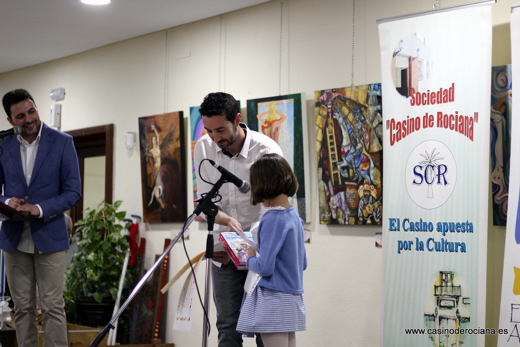 Entrega de premios a mejores expedientes y presentacion de Microrrelatos
