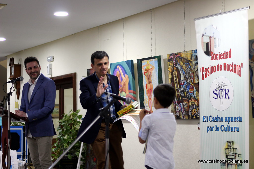 Entrega de premios a mejores expedientes y presentacion de Microrrelatos